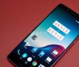 如何解決一加手機充電口接觸不良的問題？