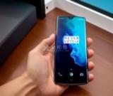 如何調(diào)整一加手機相機的亮度？